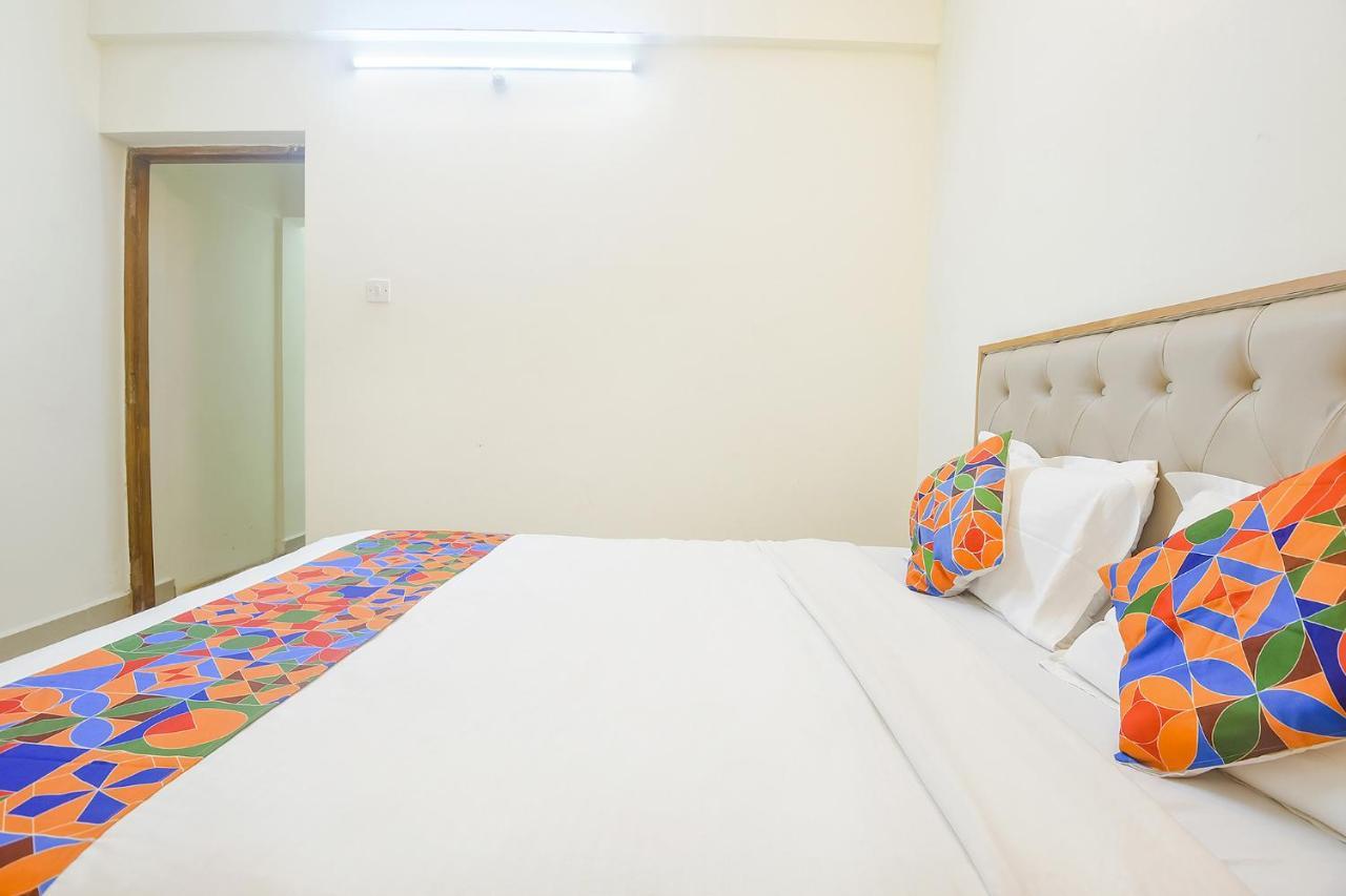 Fabexpress De Classio With Pool - Nr Candolim Beach Hotel Bagian luar foto