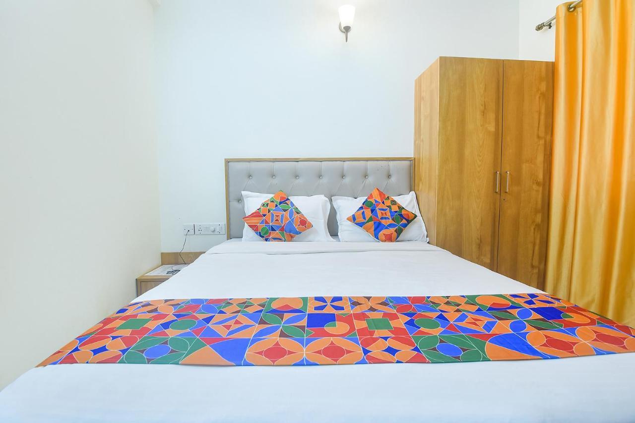 Fabexpress De Classio With Pool - Nr Candolim Beach Hotel Bagian luar foto