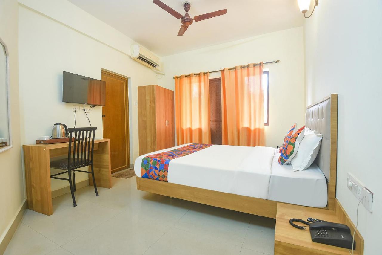 Fabexpress De Classio With Pool - Nr Candolim Beach Hotel Bagian luar foto