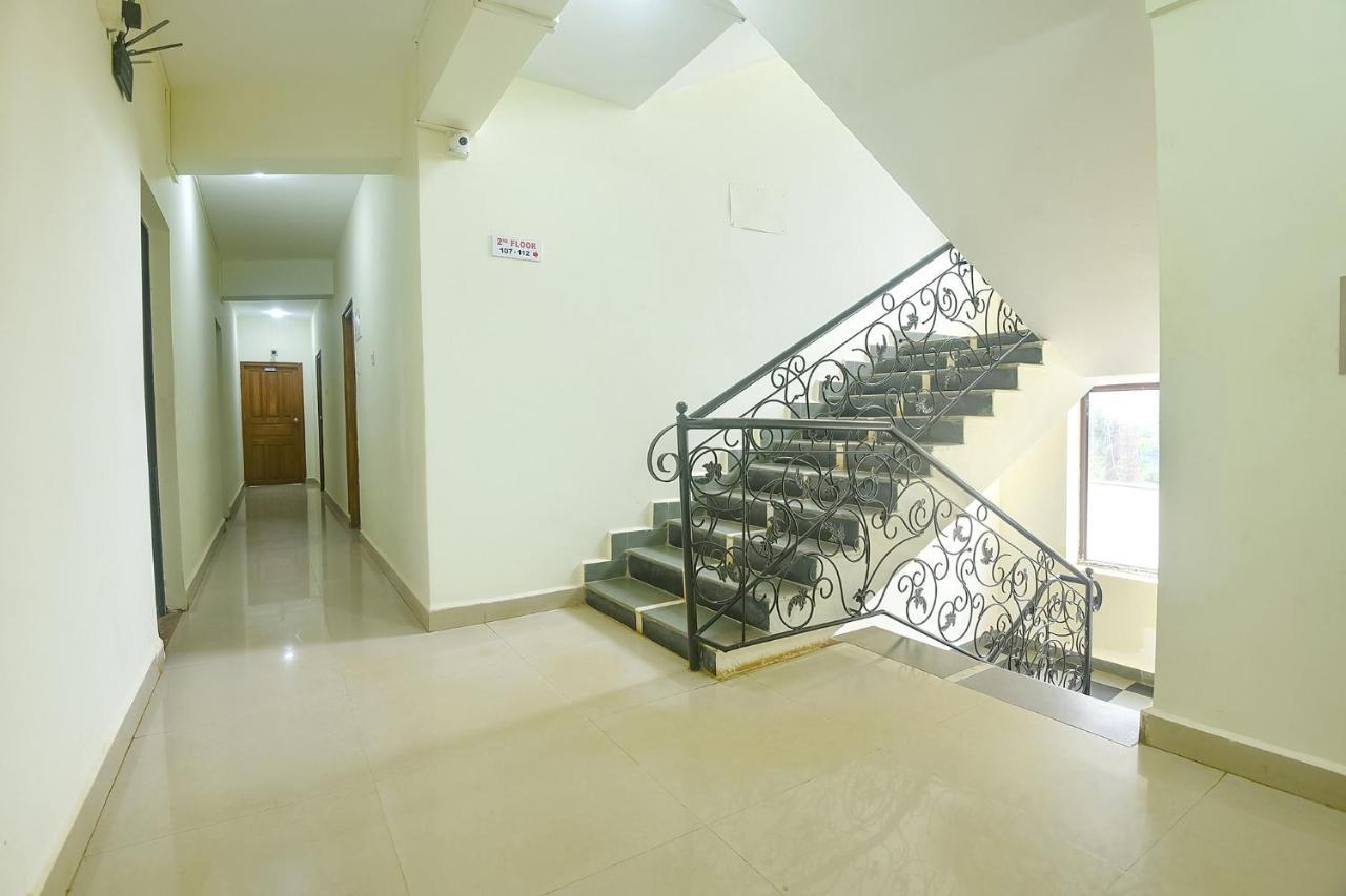 Fabexpress De Classio With Pool - Nr Candolim Beach Hotel Bagian luar foto