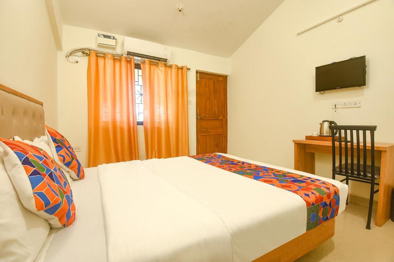 Fabexpress De Classio With Pool - Nr Candolim Beach Hotel Bagian luar foto