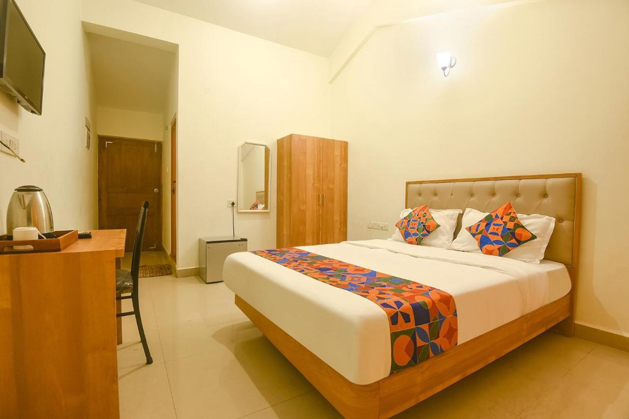 Fabexpress De Classio With Pool - Nr Candolim Beach Hotel Bagian luar foto