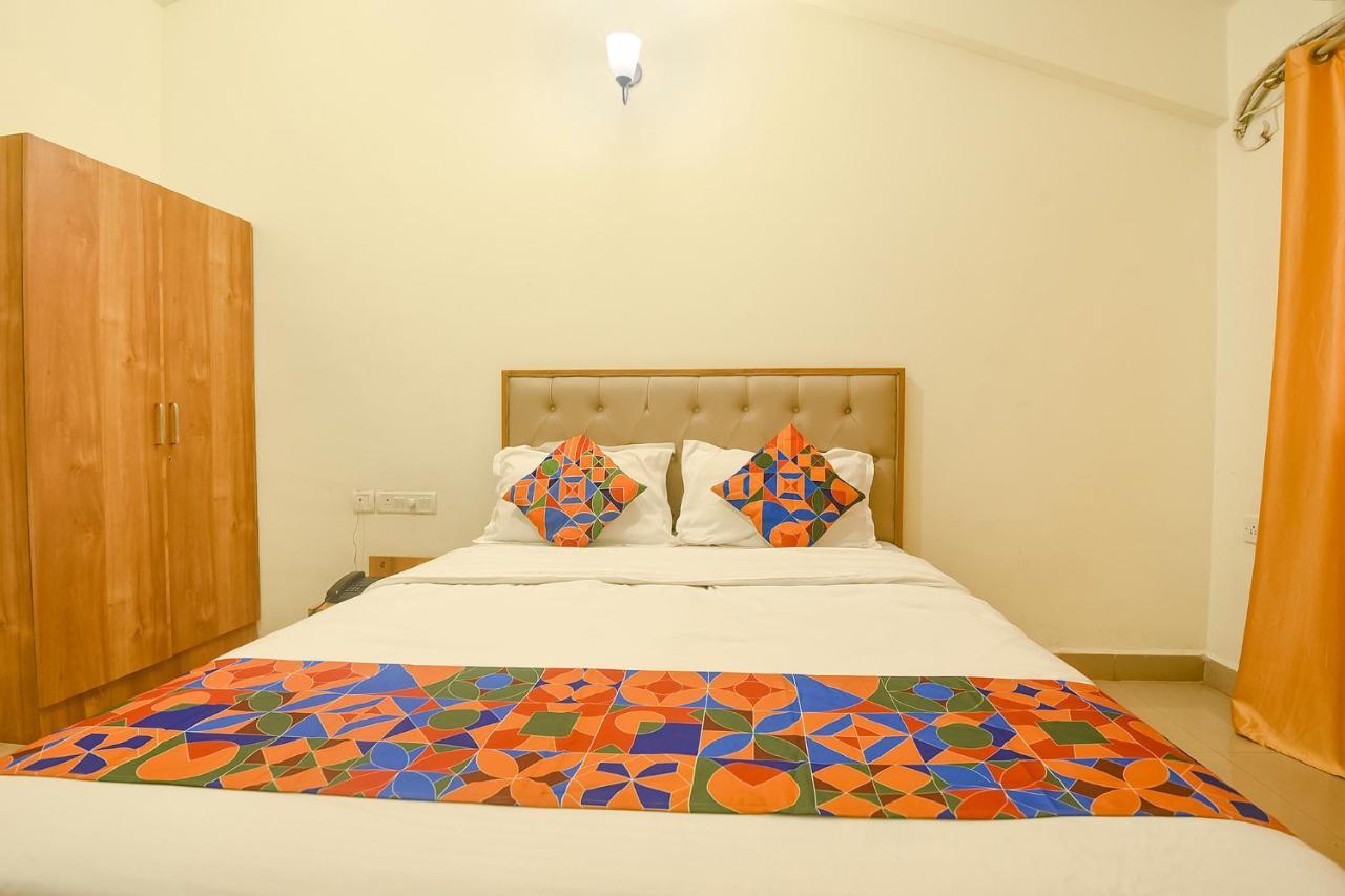 Fabexpress De Classio With Pool - Nr Candolim Beach Hotel Bagian luar foto