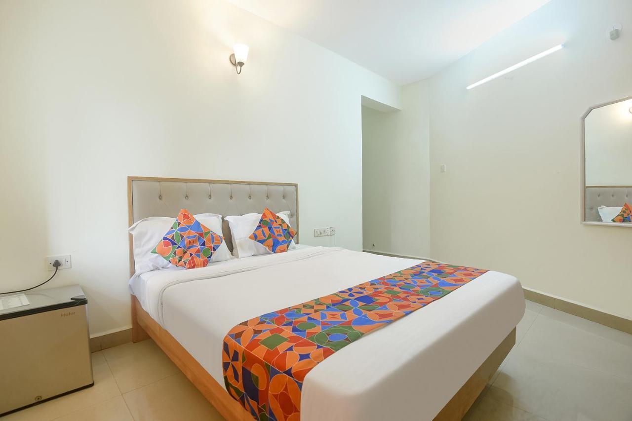 Fabexpress De Classio With Pool - Nr Candolim Beach Hotel Bagian luar foto