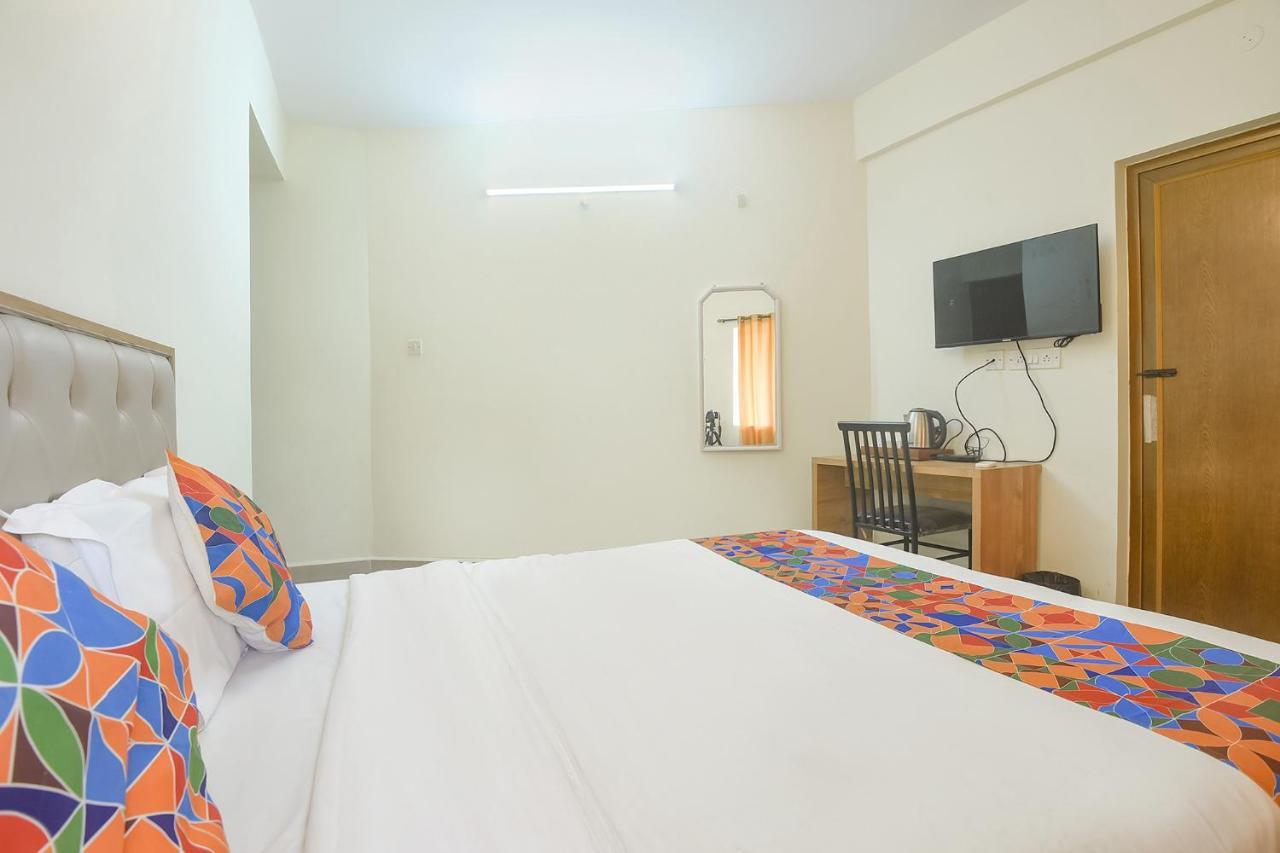 Fabexpress De Classio With Pool - Nr Candolim Beach Hotel Bagian luar foto