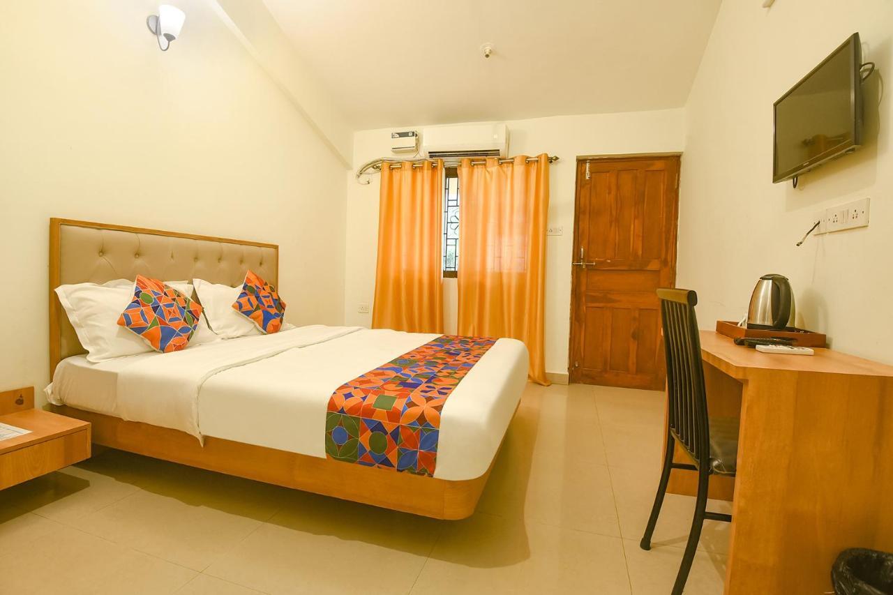 Fabexpress De Classio With Pool - Nr Candolim Beach Hotel Bagian luar foto